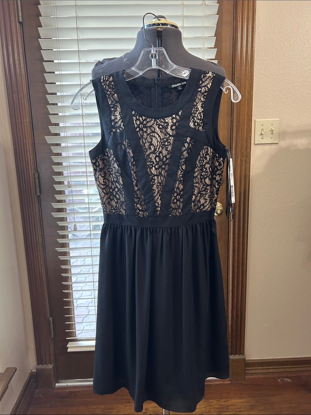 Gianni Bino Averill dress Black /Nude Lace Fit & Flare Dress Women’s 0 NWT